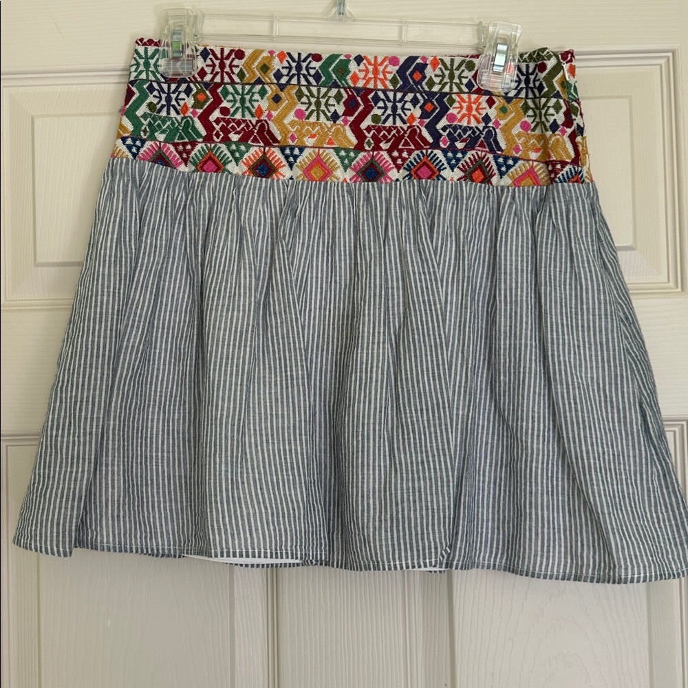 Signature Studio Multicolor Embroidered Skirt with side zipper, lined- size M